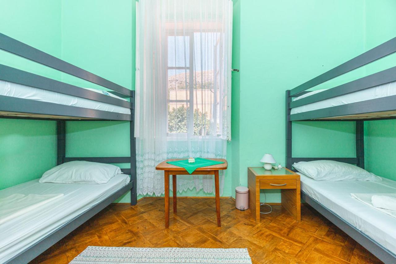 Guesthouse Isabel La Catolica Дубровник Екстер'єр фото