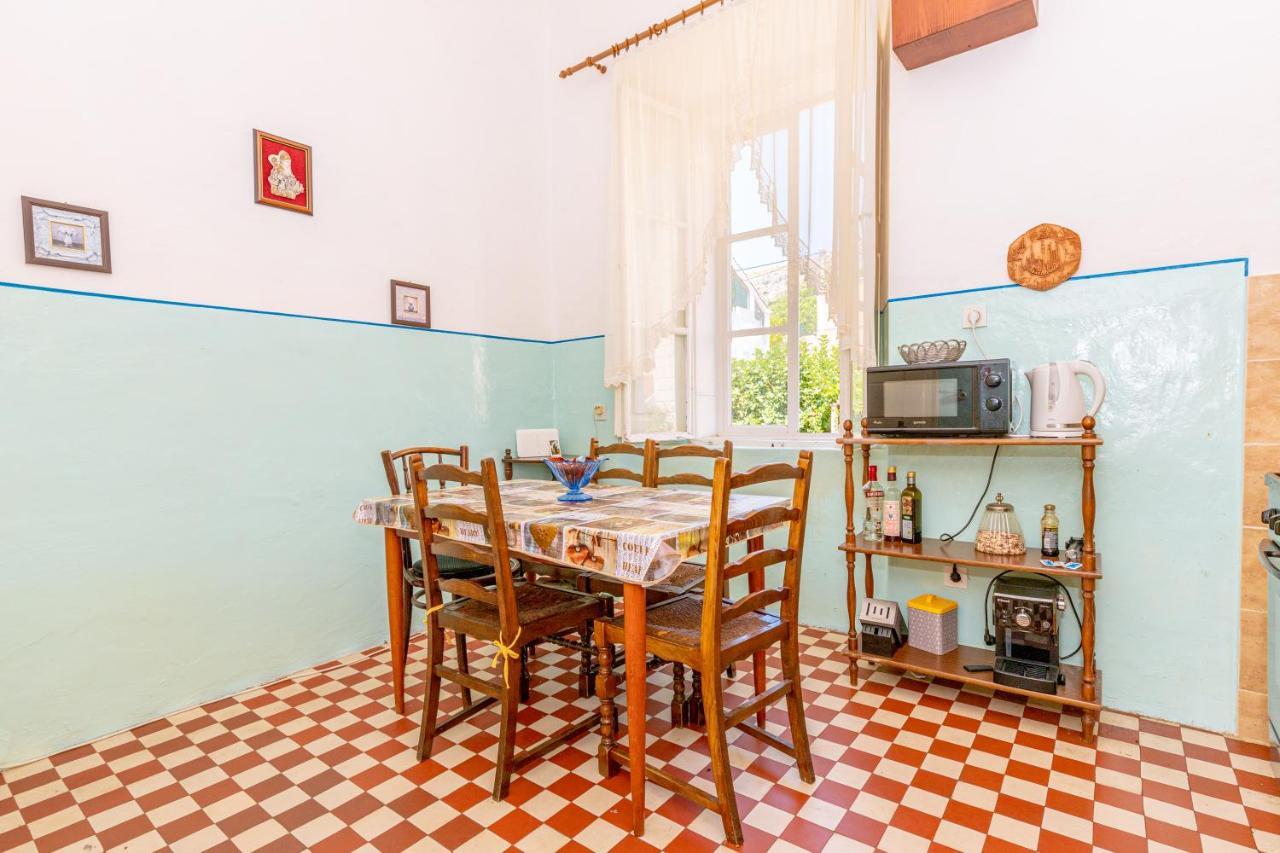 Guesthouse Isabel La Catolica Дубровник Екстер'єр фото