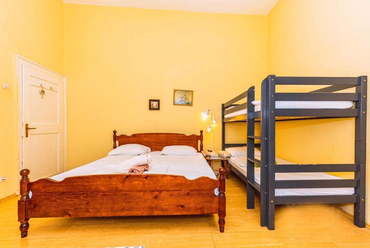 Guesthouse Isabel La Catolica Дубровник Екстер'єр фото